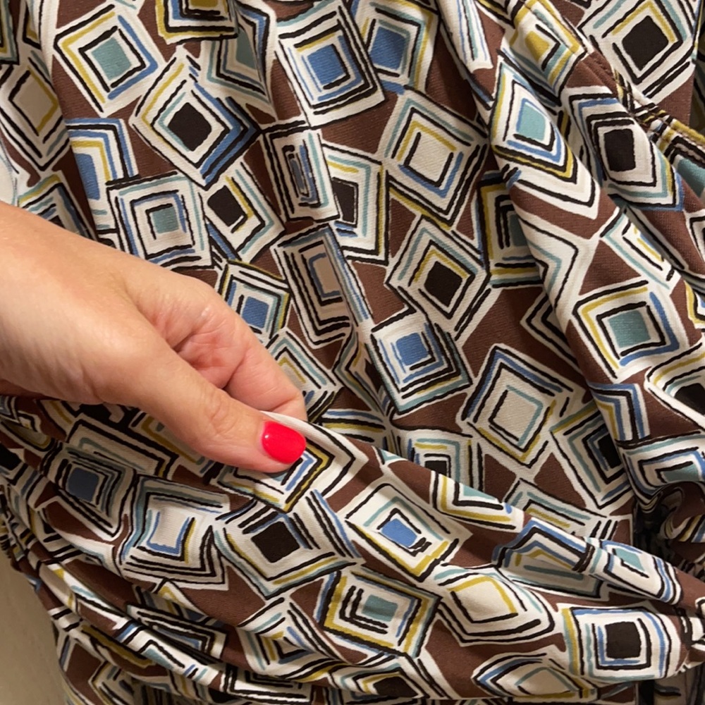 Geometric pattern wrap dress - Picture 2 of 6